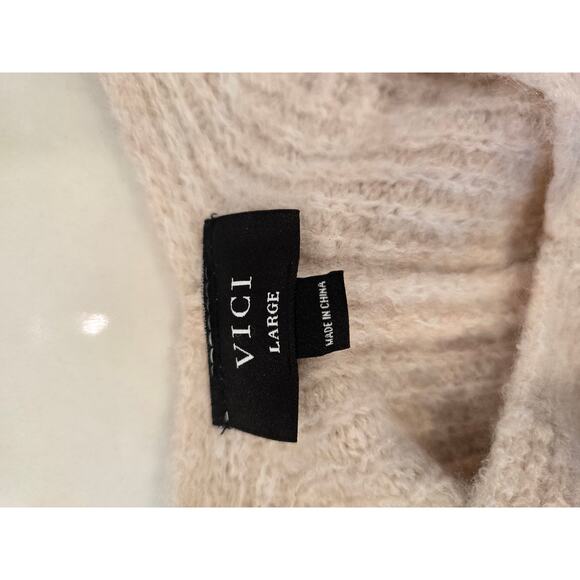 VICI beautiful cream vneck sweater size large, nwot - Picture 8 of 9